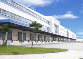 廠房工業(yè)提升門廠家,如何預(yù)防空氣當(dāng)中病毒的濃度？【廣州奇翔】