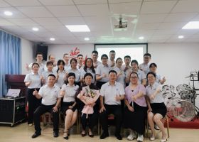 工業(yè)快速門廠家-廣州奇翔！進(jìn)行專業(yè)知識(shí)的培訓(xùn)！